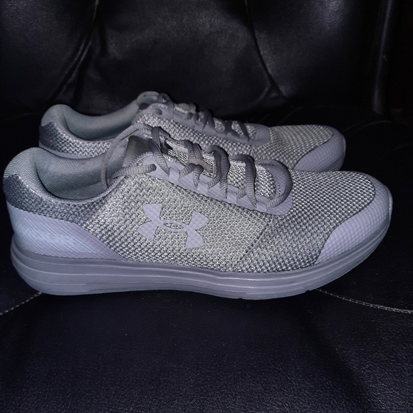 Mens under Armour athletic shoes - Picture 1 of 3